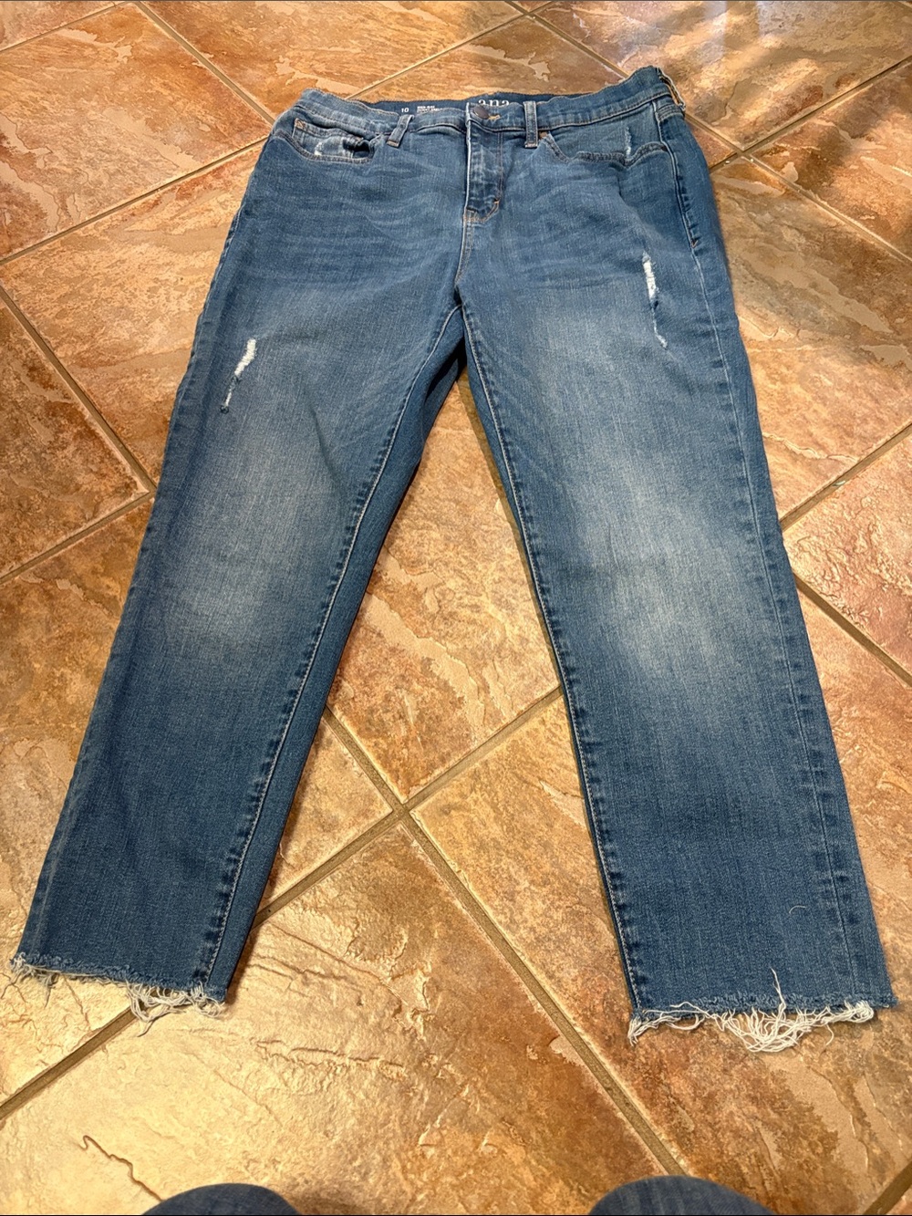 a.n.a Women's Cropped Raw-Hem Distressed Jeans - Blue